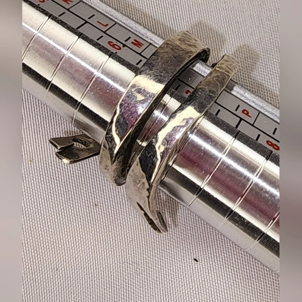 925 Sterling Silver Unique Ring Size 8 1/2